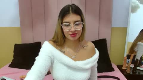 violetalittlee online show from January 17, 2025, 3:28 pm