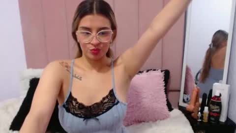 violetalittlee online show from December 6, 2024, 4:27 pm