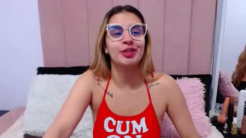 violetalittlee online show from December 1, 2024, 6:33 pm