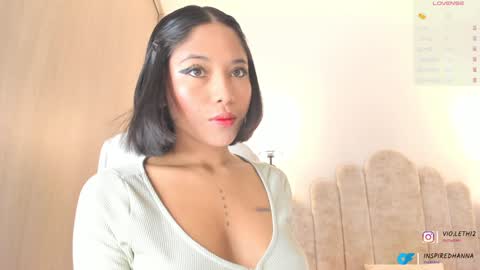 violeth___ online show from November 15, 2024, 11:12 am