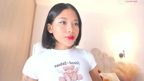 violeth___ online show from December 20, 2024, 11:15 am