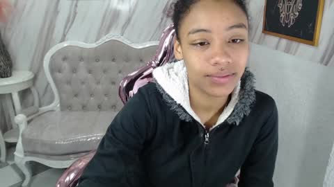 violeth_b online show from November 13, 2024, 12:37 pm