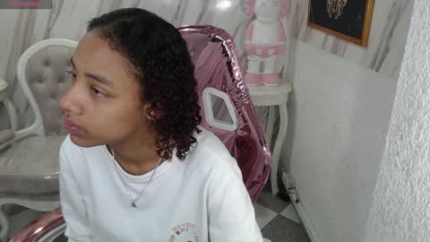 violeth_b online show from December 11, 2024, 12:39 pm