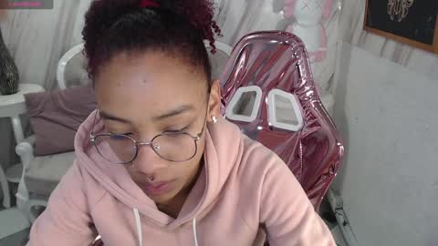 violeth_b online show from January 3, 2025, 12:34 pm