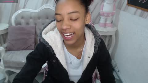 violeth_b online show from December 12, 2024, 12:56 pm