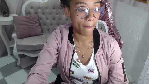 violeth_b online show from December 19, 2024, 12:46 pm