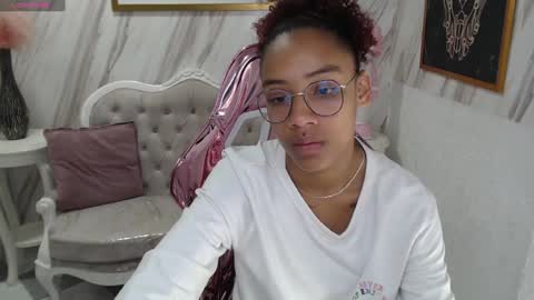 violeth_b online show from December 21, 2024, 12:37 pm