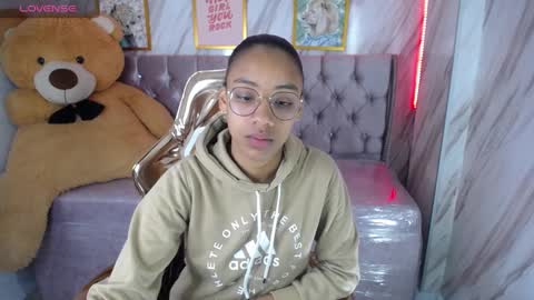 violeth_b online show from November 29, 2024, 12:42 pm