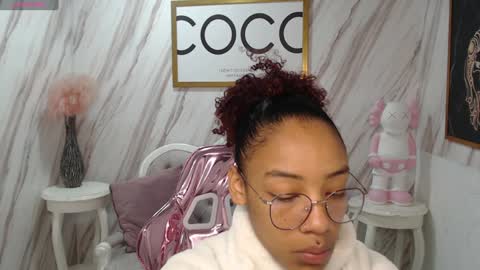 violeth_b online show from December 9, 2024, 12:34 pm