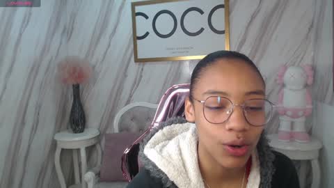 violeth_b online show from December 15, 2024, 12:35 pm