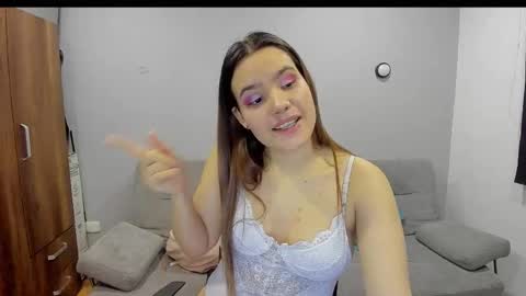 violett_nice online show from February 11, 2025, 12:06 am