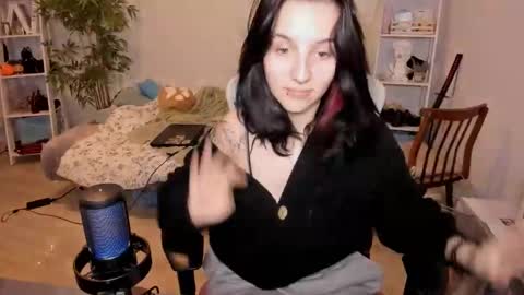 vivian_qwerty online show from December 22, 2024, 12:54 pm