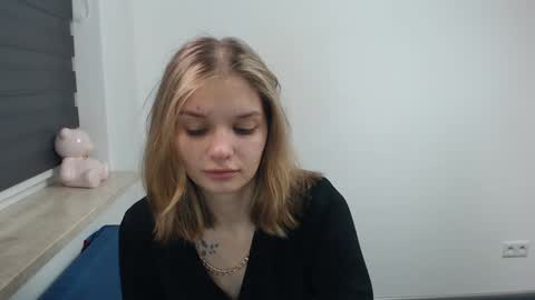 vivien_slender online show from November 11, 2024, 1:07 pm