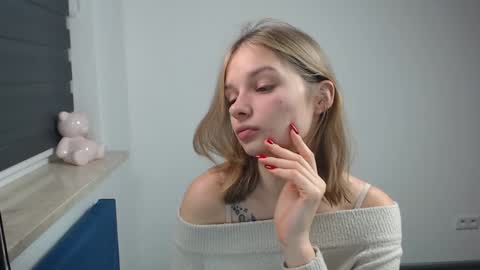 vivien_slender online show from November 13, 2024, 12:26 pm