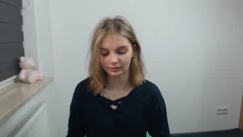 vivien_slender online show from November 20, 2024, 1:58 pm