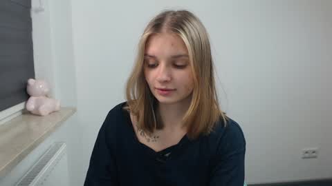 vivien_slender online show from December 9, 2024, 10:35 am