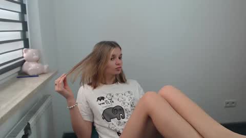 vivien_slender online show from December 13, 2024, 10:25 am