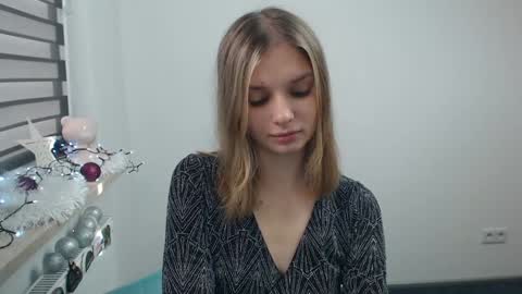 vivien_slender online show from December 21, 2024, 12:26 pm