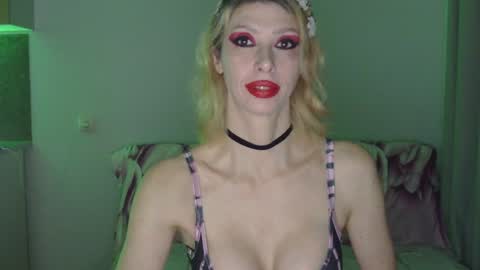 White Queen online show from November 17, 2024, 3:57 pm