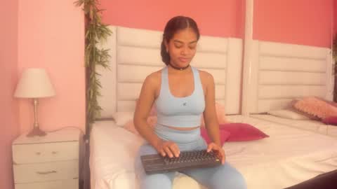 ximena_towers online show from November 13, 2024, 11:12 am