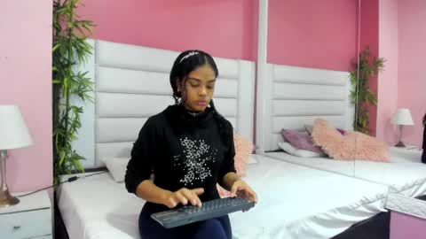 ximena_towers online show from November 21, 2024, 11:05 am