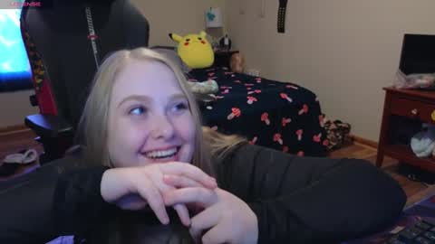 xoblondebabyxo online show from November 12, 2024, 4:37 pm