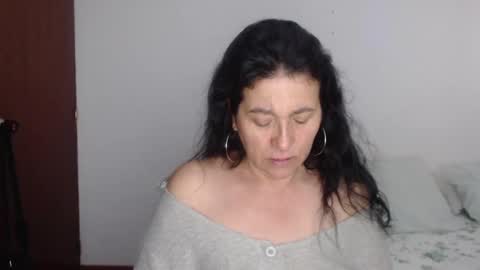 yasmin_love85 online show from November 14, 2024, 3:57 pm