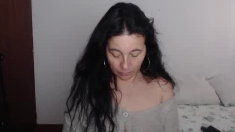 yasmin_love85 online show from November 15, 2024, 3:09 pm