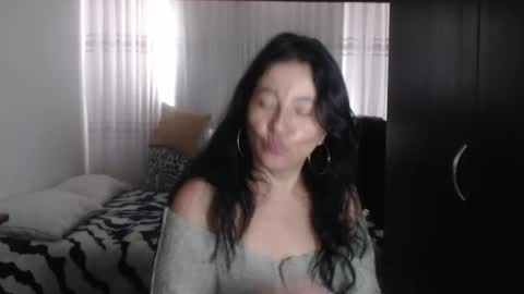 yasmin_love85 online show from January 10, 2025, 3:10 pm