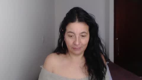 yasmin_love85 online show from November 25, 2024, 4:51 pm