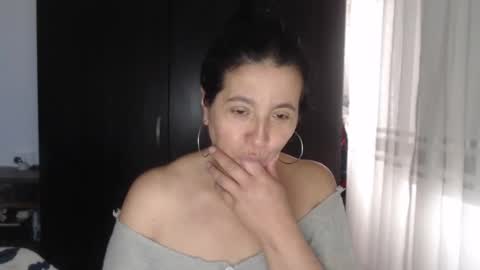 yasmin_love85 online show from December 18, 2024, 4:02 pm