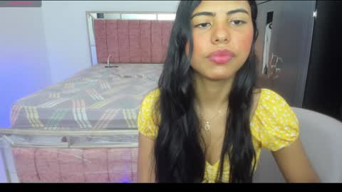 youlyn_777 online show from December 27, 2024, 11:22 pm