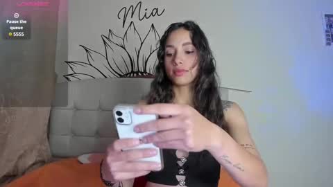 mia3 online show from December 2, 2024, 1:32 am