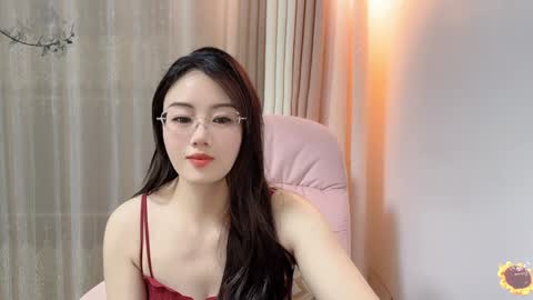 YunEr online show from December 6, 2024, 2:38 pm