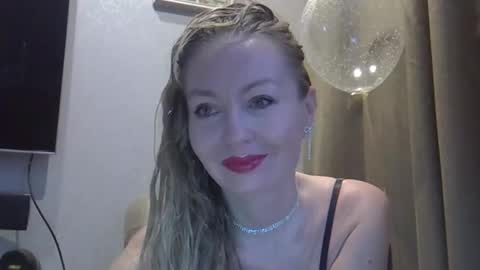 Zarina Swift online show from November 26, 2024, 4:35 am