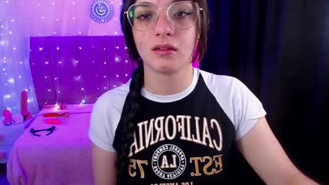 zoe_0111 online show from November 13, 2024, 2:03 pm