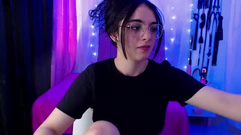 zoe_0111 online show from November 30, 2024, 2:05 pm