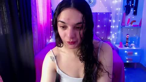 zoe_0111 online show from January 7, 2025, 1:41 pm