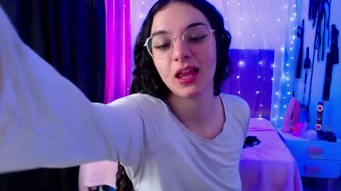 zoe_0111 online show from December 17, 2024, 2:00 pm