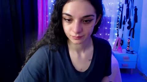 zoe_0111 online show from December 28, 2024, 1:48 pm