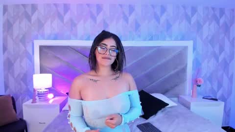 zoe_banks_ online show from January 23, 2025, 2:39 am