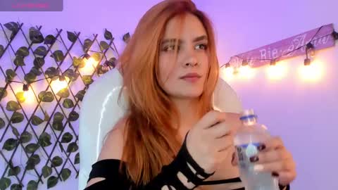 zoee_thompsonn online show from November 22, 2024, 7:48 pm