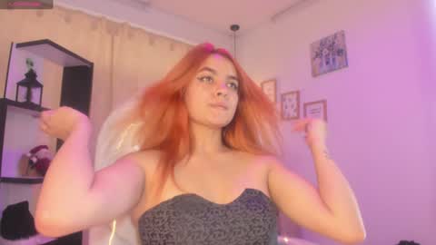 zoee_thompsonn online show from December 24, 2024, 7:48 pm