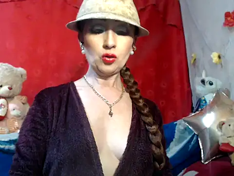 hottieperla online show from November 10, 2024, 7:46 pm