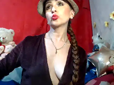 hottieperla online show from November 14, 2024, 8:26 pm