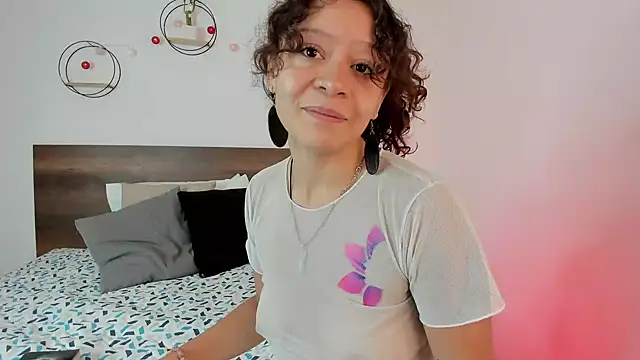 YenniferCurly online show from November 27, 2024, 12:28 pm