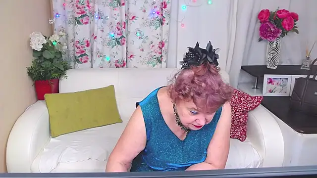 YourHotGranny online show from December 27, 2024, 10:52 am