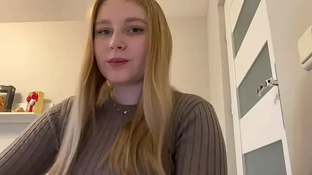 NicoleYoung online show from November 19, 2024, 1:18 pm