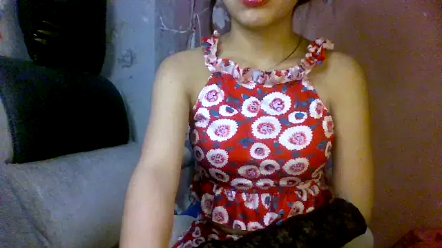 model himanshi online show from December 2, 2024, 4:04 pm