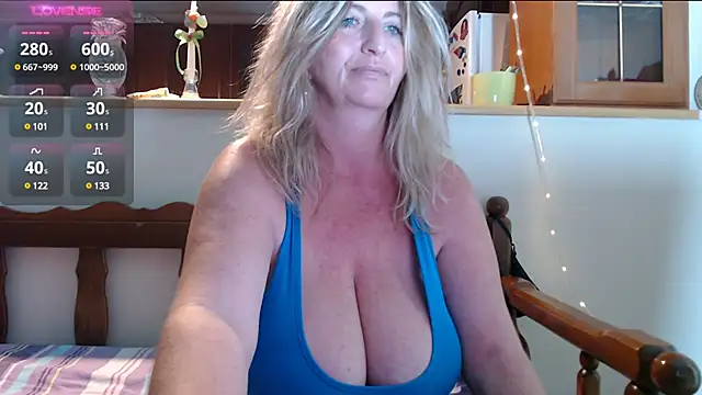 JennaDeluxe online show from November 22, 2024, 3:40 pm